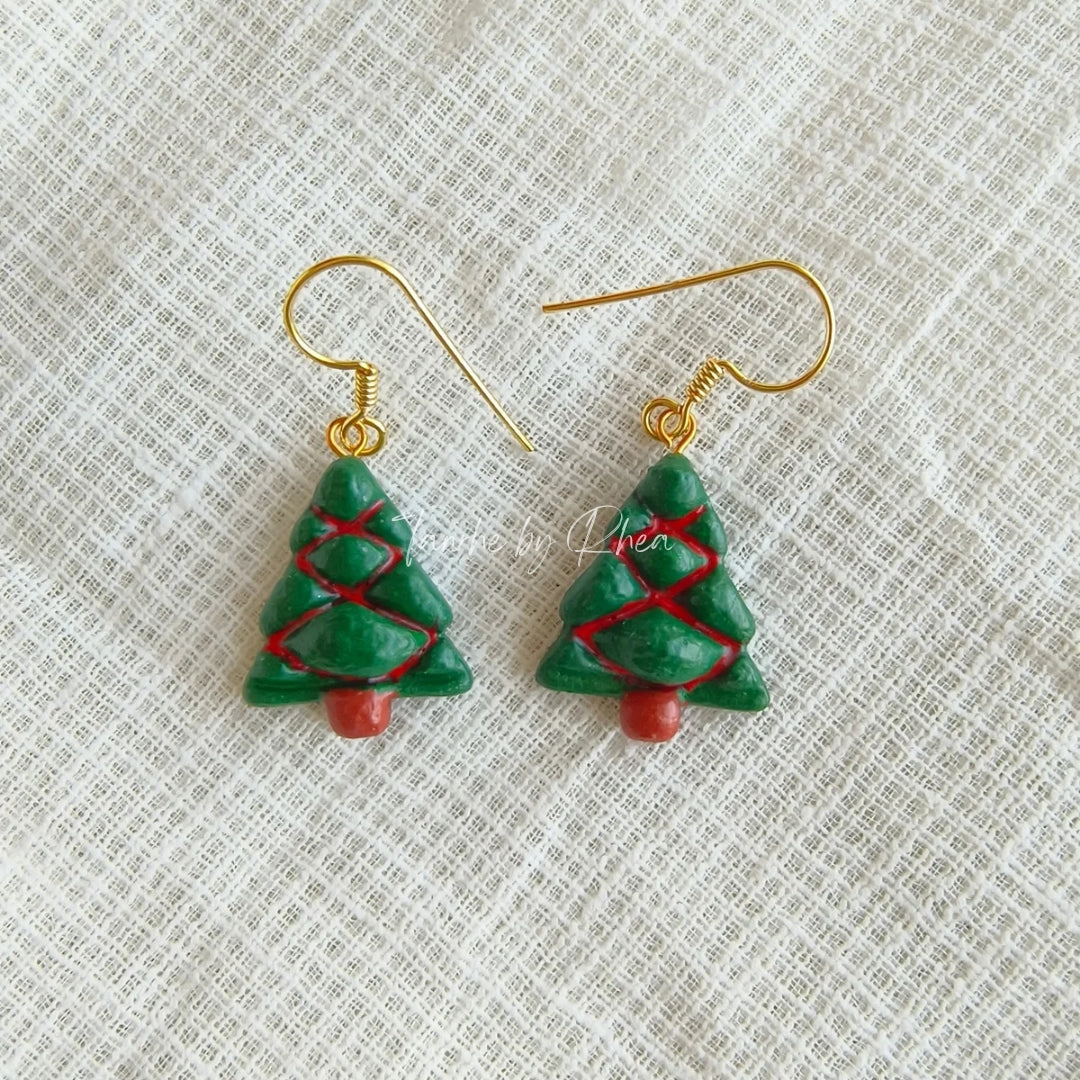 Christmas tree hanging earrings