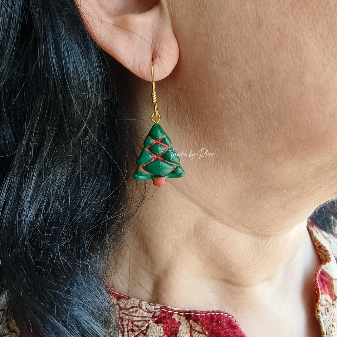 Christmas tree hanging earrings